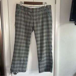 Abercrombie & Fitch Y2K Vintage Capri Pants. Gray and blue plaid. Size: 10.